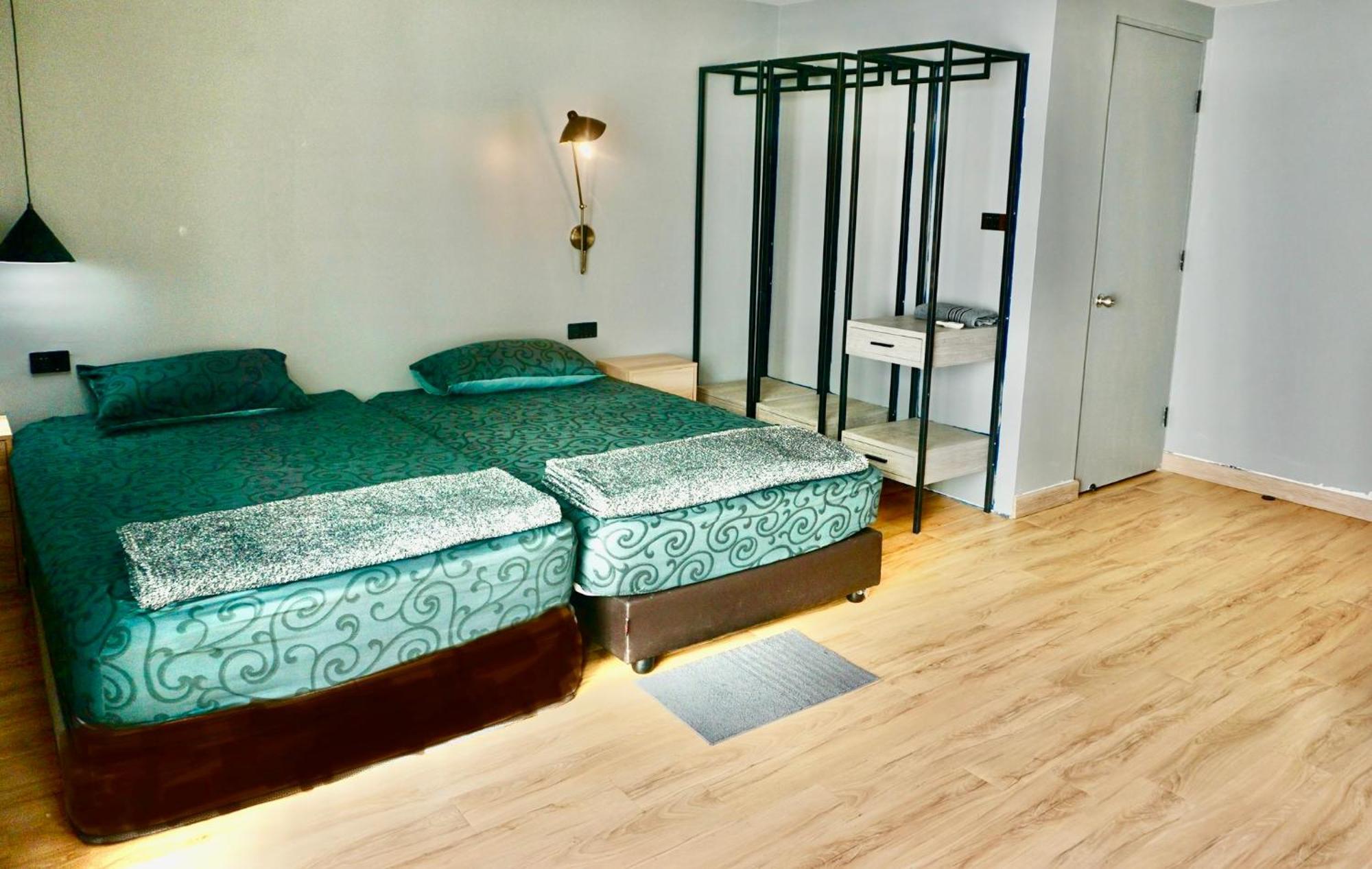 Hash Silom Apartment @ Silom Soi 3 バンコク都 エクステリア 写真